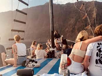 Funchal: Sunset Tour on Traditional Madeiran Boat w/ Drinks
