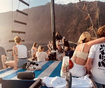 Funchal: Sunset Tour on Traditional Madeiran Boat w/ Drinks