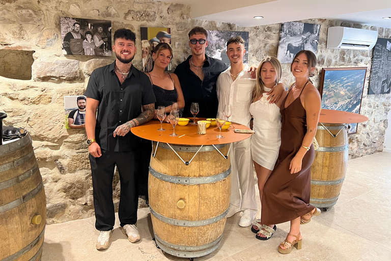 Aiguèze: Wine Tasting with Cold Cuts Platter Domaine Tour Paradis : Wine Tasting in Aiguèze