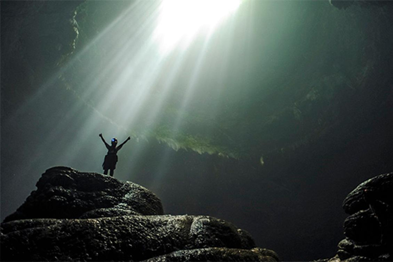 Tour della Grotta di Jomblang e della Spiaggia di Timang Yogyakarta