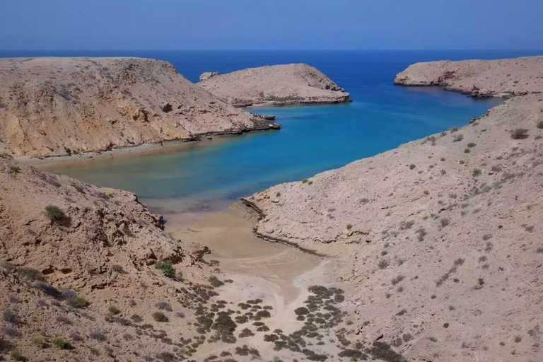 Muscat: Bandar Khairan Boat Trip with Snorkeling and Snacks