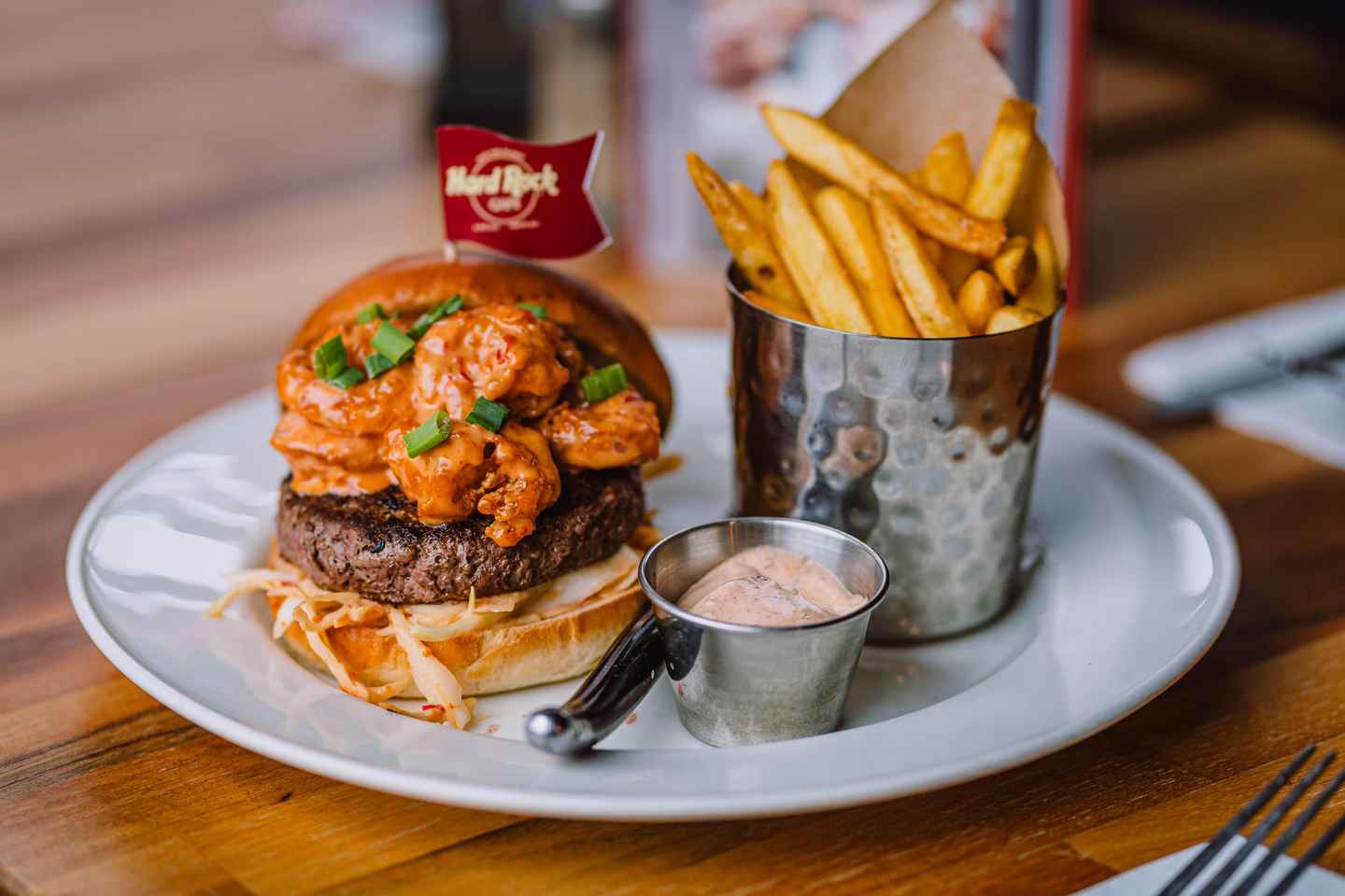 Varsovia: Almuerzo o cena en Hard Rock Cafe con acceso sin fila