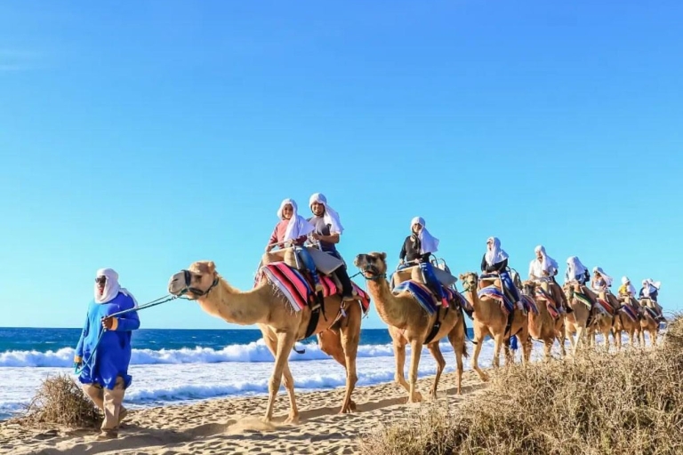 Tanger: achakkar strand Kamelentocht & Marokkaanse lunchZonsopgang kamelentocht en Berbers ontbijt op het strand van Tanger