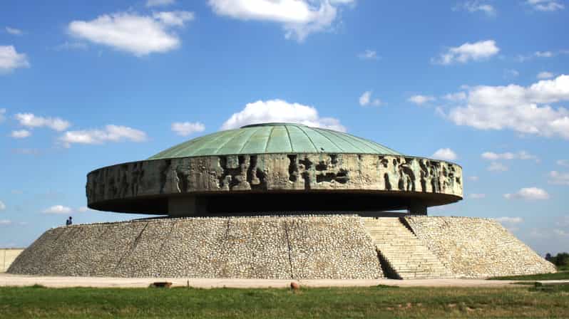 Majdanek Lublin: Private Tour of the Concentration Camp