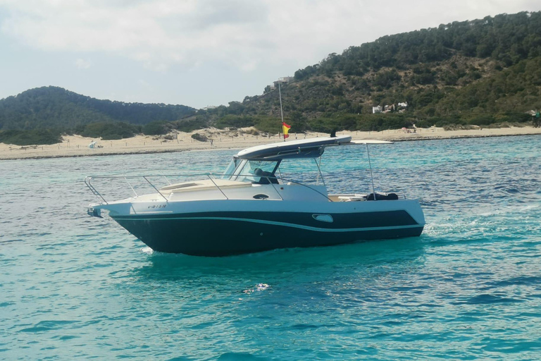 Tour en barco por Ibiza : navega por aguas cristalinas