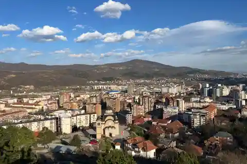 Prishtina: Mitrovica Tagestour mit ortskundigem Guide
