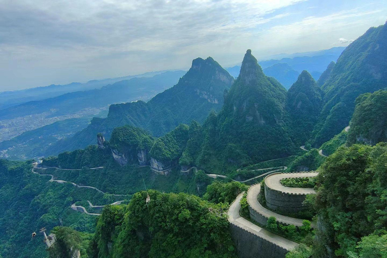 3-Day Essence Tour of Zhangjiajie (Small Group of 8 People) Customized 3-DayTourofForestPark,BaofengLake&TianmenMountain