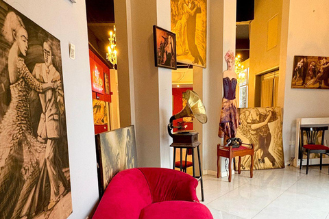 Group Tango Class for begginers at an iconic tango venue