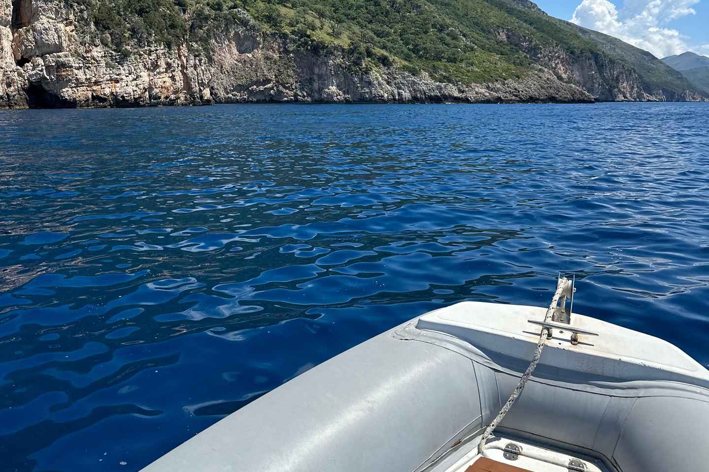 弗洛勒出发哈吉·阿里洞穴与卡拉布伦快艇之旅