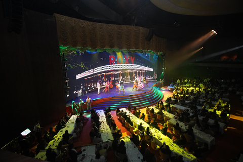 RIO: ROXY DINNER SHOW: DINNER AND A SHOW THAT HUGS