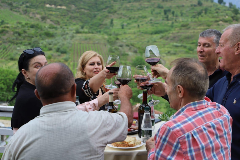 Berat 4x4 hors route et dégustation de vin dans les vignobles