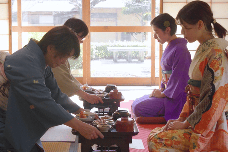 Wakayama: doświadczenie kulinarne i zwiedzanie zamkuWakayama: kolacja z samurajem i zwiedzanie zamku