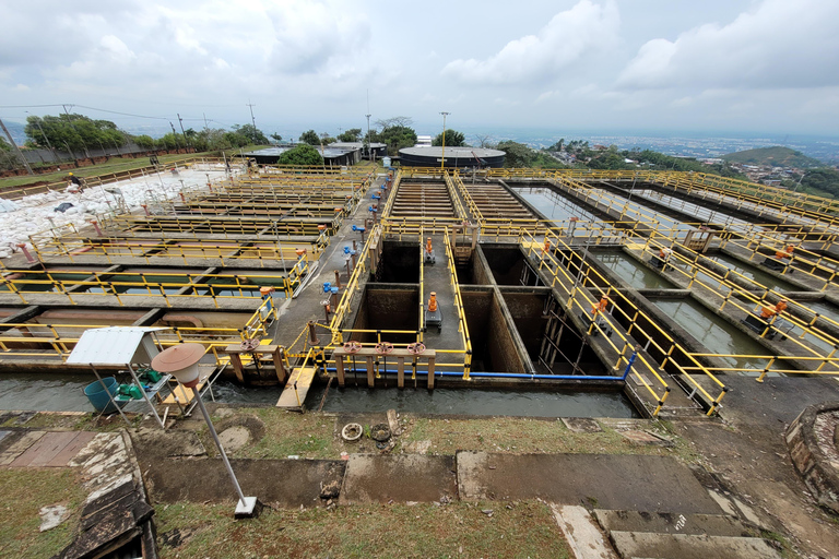 Cali: Guided tour of the La Reforma drinking water treatment plant Cali: Guided tour of a drinking water treatment plant