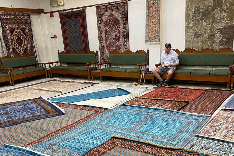 Agra Shopping Tour – Half Day with Male/Female Guide Agra Shopping Tour – Half Day with Male Guide