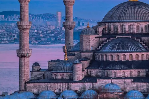 Passeio rápido em Istambul com carro VIP para passageiros em escala