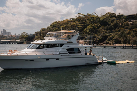 Sydney: crociera mattutina di 2 ore su uno yacht di lusso con bevande incluseSydney: crociera di lusso di 2 ore al mattino con bevande incluse