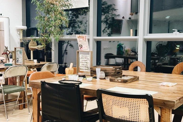 Guangzhou: Bamboo Weaving Workshop with Handmade Fan