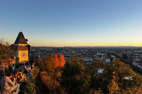 Graz: Funicular Ride &amp; Schlossberg Picnic ExperienceGraz unik picknickupplevelse