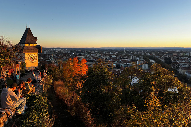 Graz: Funicular Ride &amp; Schlossberg Picnic ExperienceGraz unik picknickupplevelse