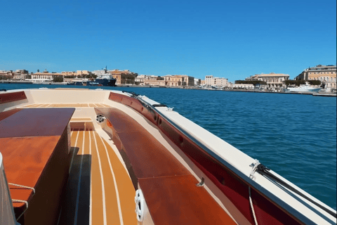 Syracuse: Ortigia Island and Sea Caves Boat Tour