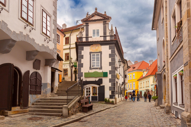 Bratislava: Slovakia Castle Photography Tour & Wine Tasting