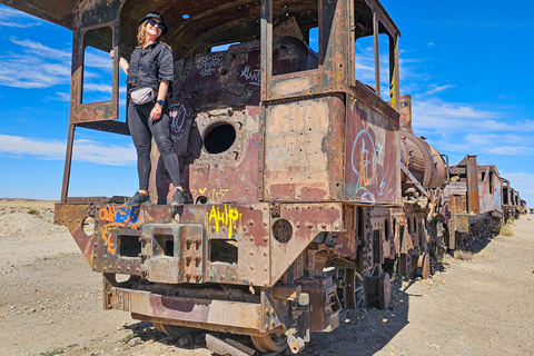 La Paz: 5-Day Uyuni Salt Flats Journey with Return ENGLISH-SPEAKING GUIDE