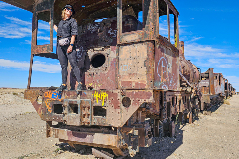 La Paz: 5-Day Uyuni Salt Flats Journey with Return ENGLISH-SPEAKING GUIDE