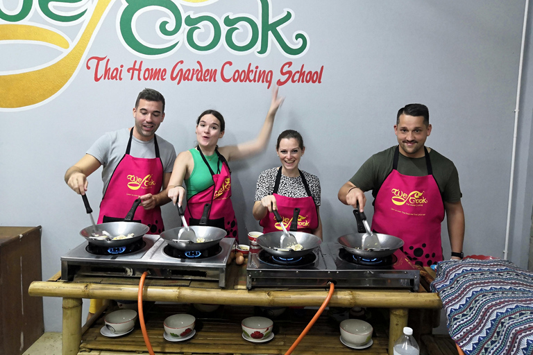 Nós cozinhamos escola de culinária tailandesa em casa e jardimCurso Matutino