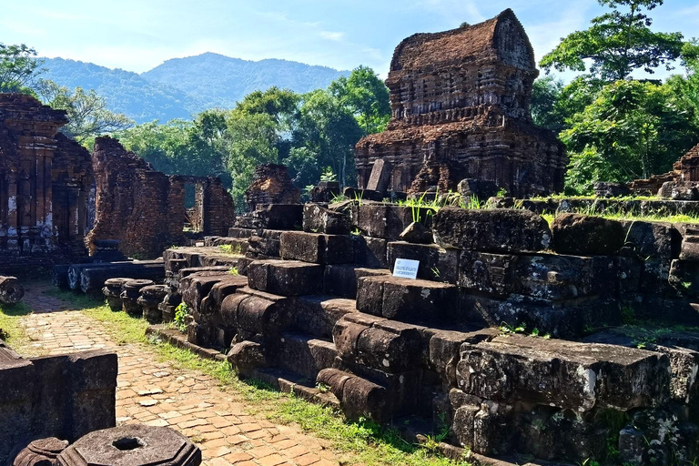 Santuario di My Son e tour a piedi di Hoi AnPickup+ritorno a Hoi An Santuario di My Son e tour a piedi di Hoi An