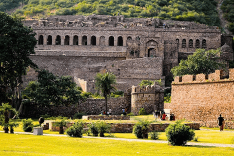 Jaipur: Chand Baori & Bhangarh Fort Private tour