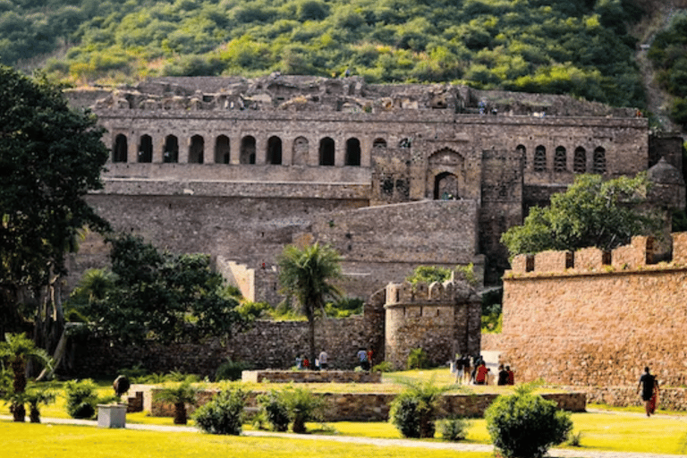 Jaipur: Chand Baori & Bhangarh Fort Private tour