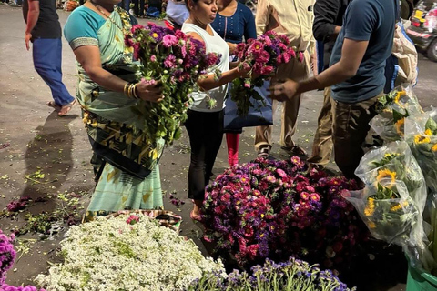 Wake Up with Mumbai: Temple , Markets & Train Ride Private Wake Up with Mumbai: Temple , Markets & Train Ride