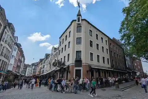 Düsseldorf: Tipping based - Old Town Walking Tour