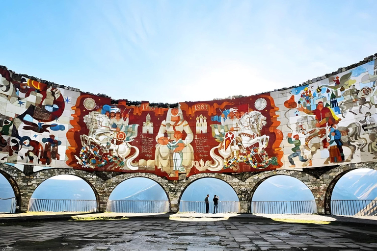 Von Tiflis nach Kazbegil Gudauri Ananuri Group Guided Tour