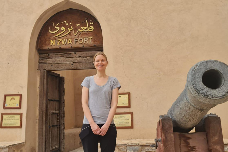 From Muscat: Nizwa, Jabreen, and Bahla Fort Day Sharing Tour