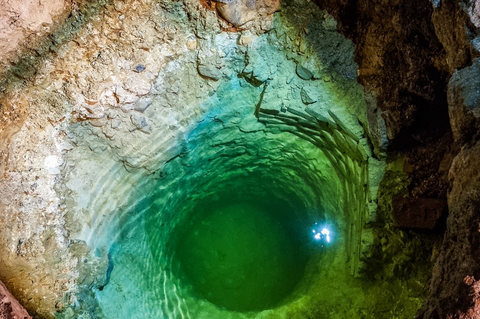 Labyrinth under the Buda Castle Hill - Budapest Cave Tour - Buda Castle