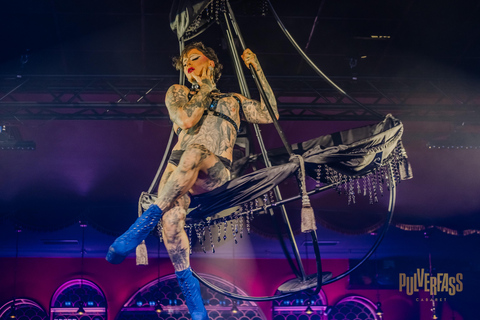 Hamburg: Spaceship Cabaret Ticket at Pulverfass Cabaret