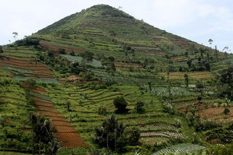 Jakarta: Explore Gunung Padang Archaeological Site Tour