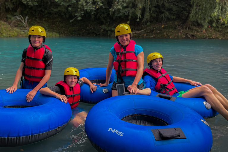 Tubulação no Rio Celeste: Experiências na natureza e águas azuisTubulação no Rio Celeste, aventura e natureza