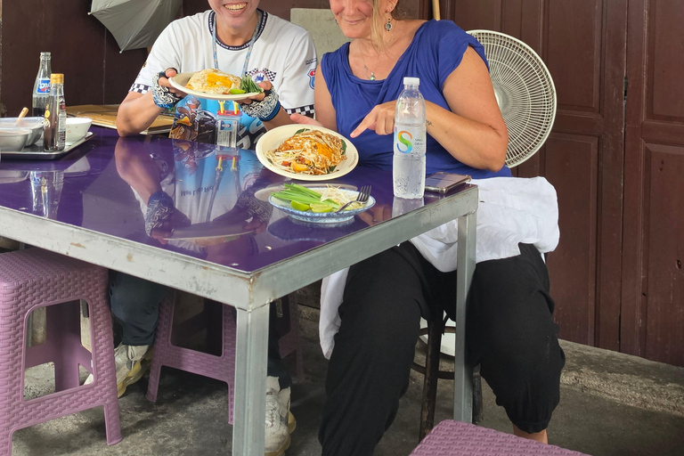 Bangkok: Hidden Gems Bike Tour to Street Food