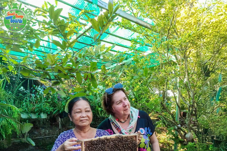 Mekong Delta Day Trip with hat making handmake BIG GROUP 35 PAX