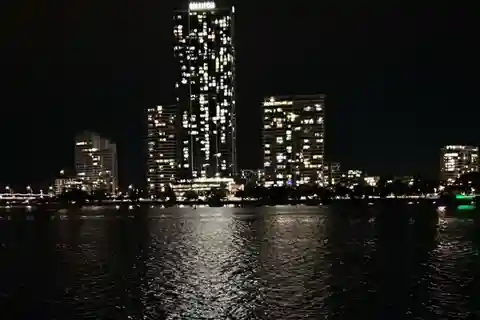 Main Beach: Gold Coast Party Boat and DJ Cruise Experience