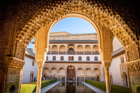 From Málaga and Costa del Sol: Trip to Granada with Alhambra admission From Malaga: Spanish Tour