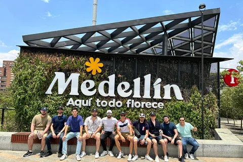 City tour,comuna 13,metrô a cabo,parque botero,pueblito paisa