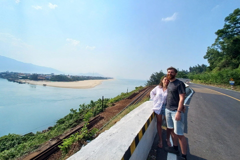 Desde Hue: Traslado privado a Hoi An con el Puente de Oro