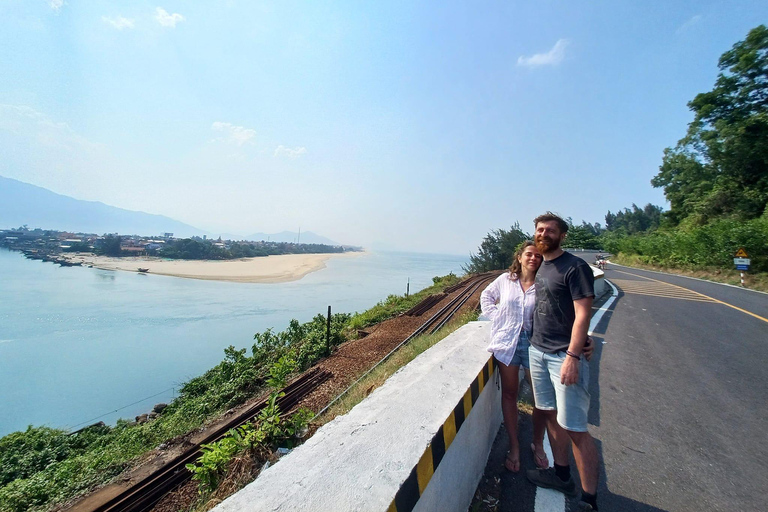 Från Hue: Privat transfer till Hoi An med Golden Bridge