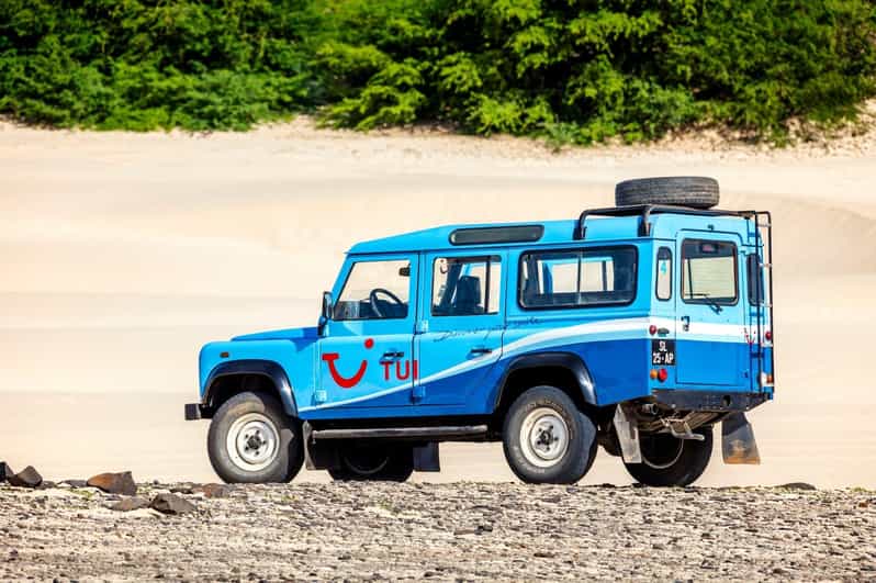 Tour di mezza giornata in 4x4 con deserto e villaggi di Viana