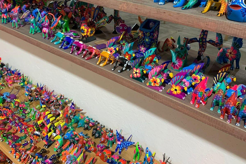 Monte Albán + Ancestral Mezcal + Alebrijes + Food = Oaxaca Oaxaca: Sightseeing Tour to Monte Albán, Black Mud, and Ancestral Mezcal