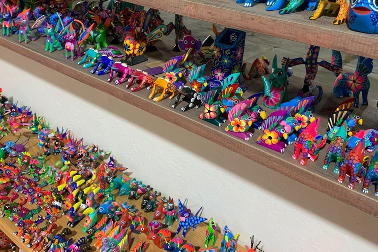 Monte Albán + Ancestral Mezcal + Alebrijes + Food = Oaxaca Oaxaca: Sightseeing Tour to Monte Albán, Black Mud, and Ancestral Mezcal