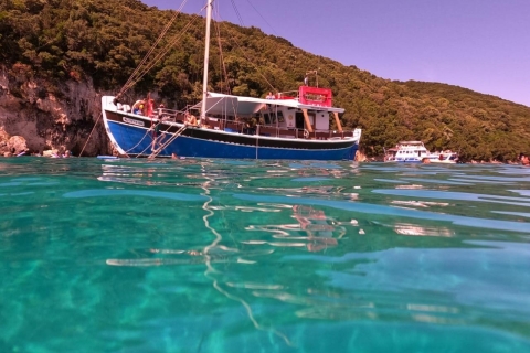 Von Lefkimmi aus: Bootsfahrt nach Sivota & Blaue LaguneSivota - Blaue Lagune private Kreuzfahrt (von Lefkimmi - Kavos)